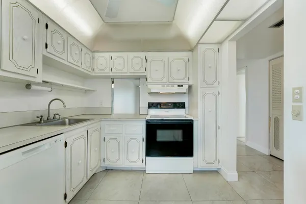 $1,895 | 6161 Northwest 2nd Avenue, Unit 520, Boca Raton, FL 33487