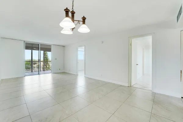 $1,895 | 6161 Northwest 2nd Avenue, Unit 520, Boca Raton, FL 33487