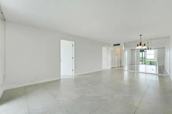 $1,895 | 6161 Northwest 2nd Avenue, Unit 520, Boca Raton, FL 33487