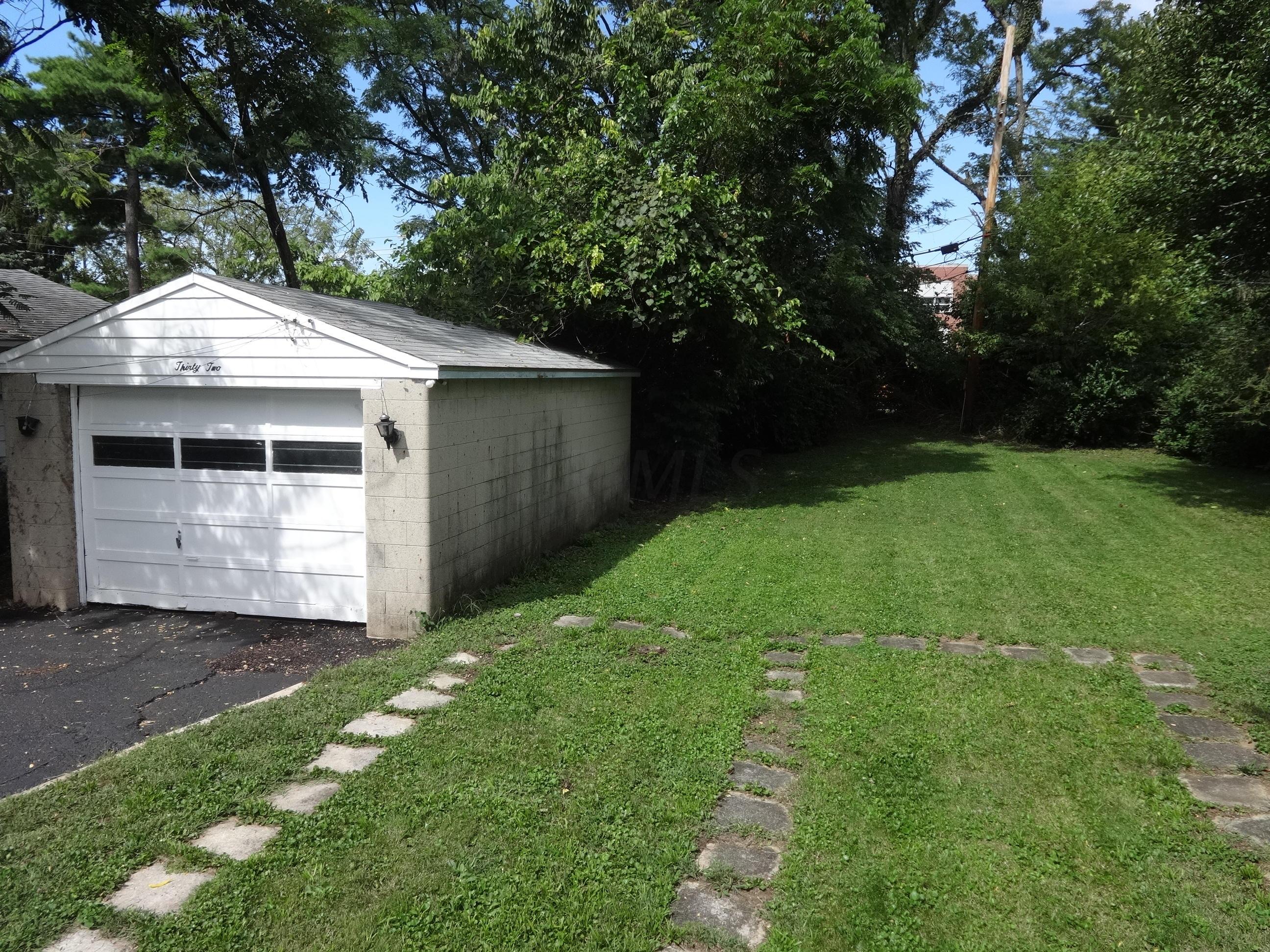 32 Chase Road Columbus, OH 43214 - Photo 3 of 33 Gallery Image 3