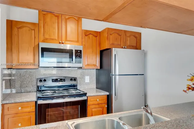 $2,000 | 8180 Geneva Court, Unit 521, Doral, FL 33166