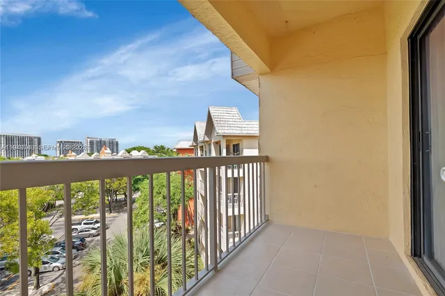 $2,000 | 8180 Geneva Court, Unit 521, Doral, FL 33166