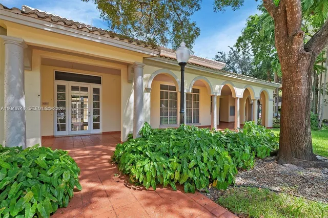 $2,000 | 8180 Geneva Court, Unit 521, Doral, FL 33166