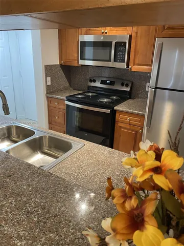 $2,000 | 8180 Geneva Court, Unit 521, Doral, FL 33166