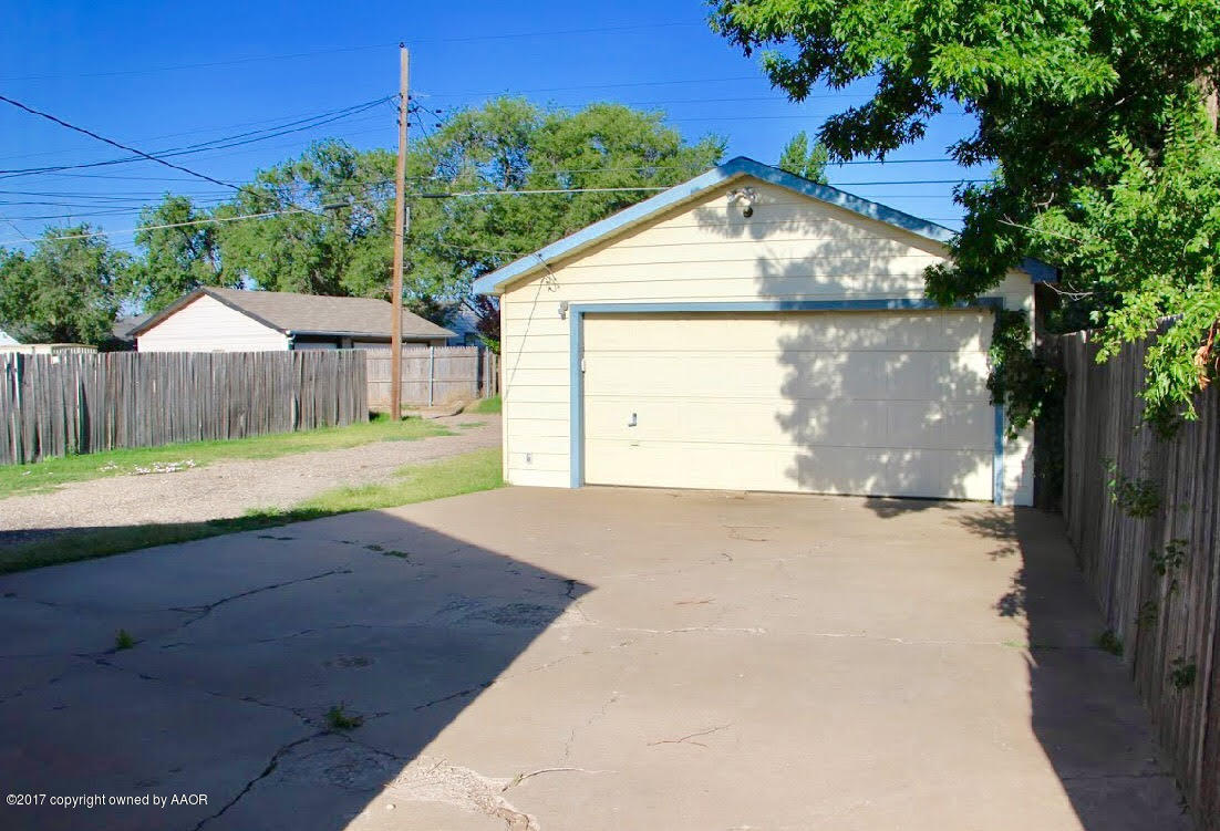 4118 South Washington Street Amarillo, TX 79110 - Photo 11 of 18 a view of a backyard of the house