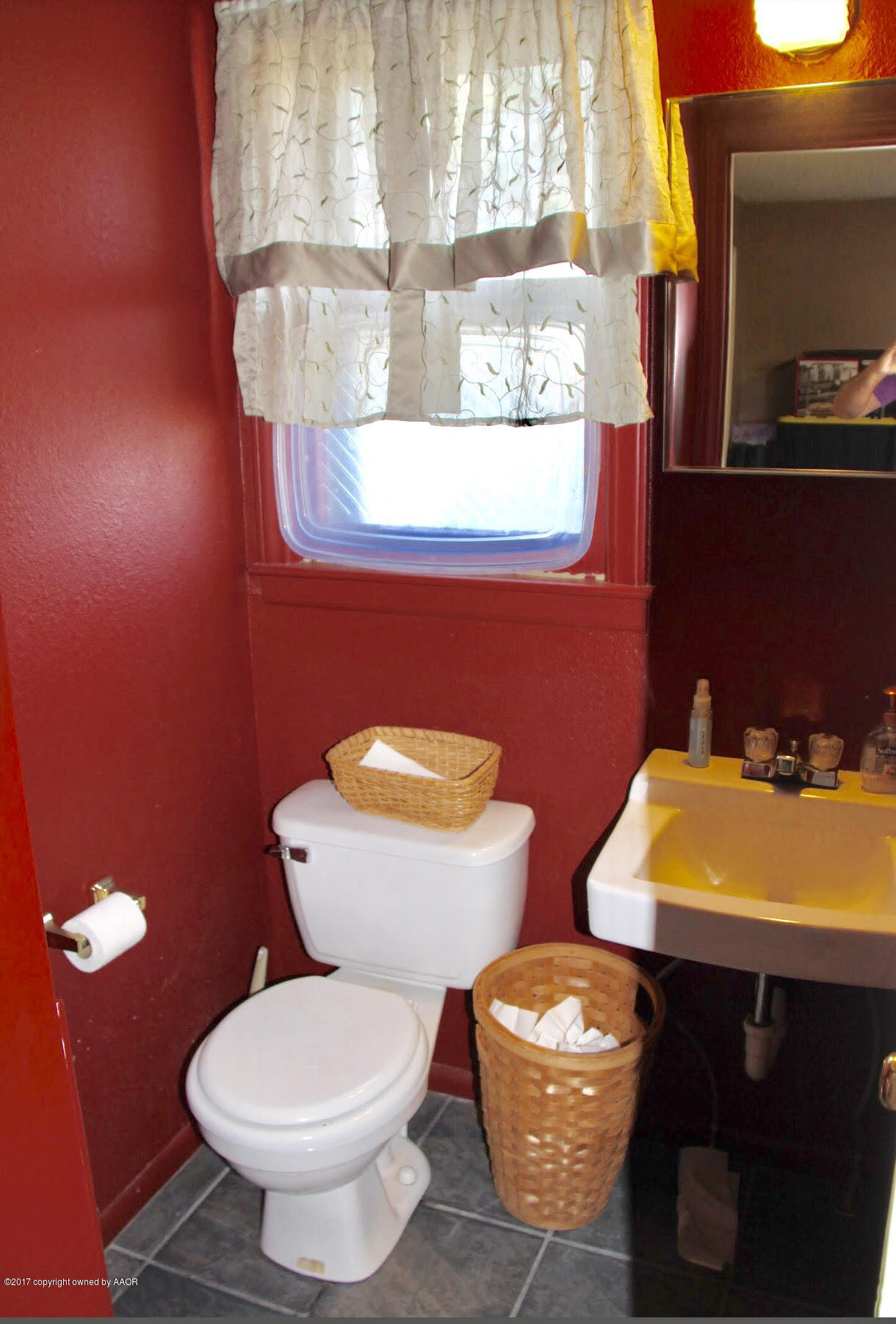 4118 South Washington Street Amarillo, TX 79110 - Photo 7 of 18 a bathroom with a toilet sink and mirror