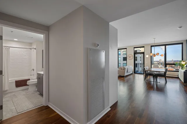 $4,295 | 1240 South 2nd Street, Unit 924, Minneapolis, MN 55415