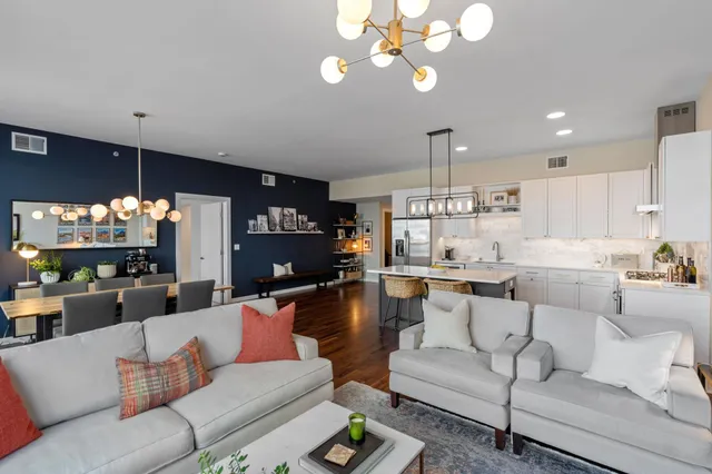 $4,295 | 1240 South 2nd Street, Unit 924, Minneapolis, MN 55415