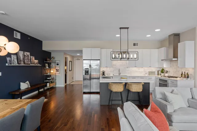 $4,295 | 1240 South 2nd Street, Unit 924, Minneapolis, MN 55415