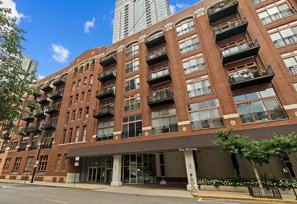 $950,000 | 360 West Illinois Street, Unit 607, Chicago, IL 60654