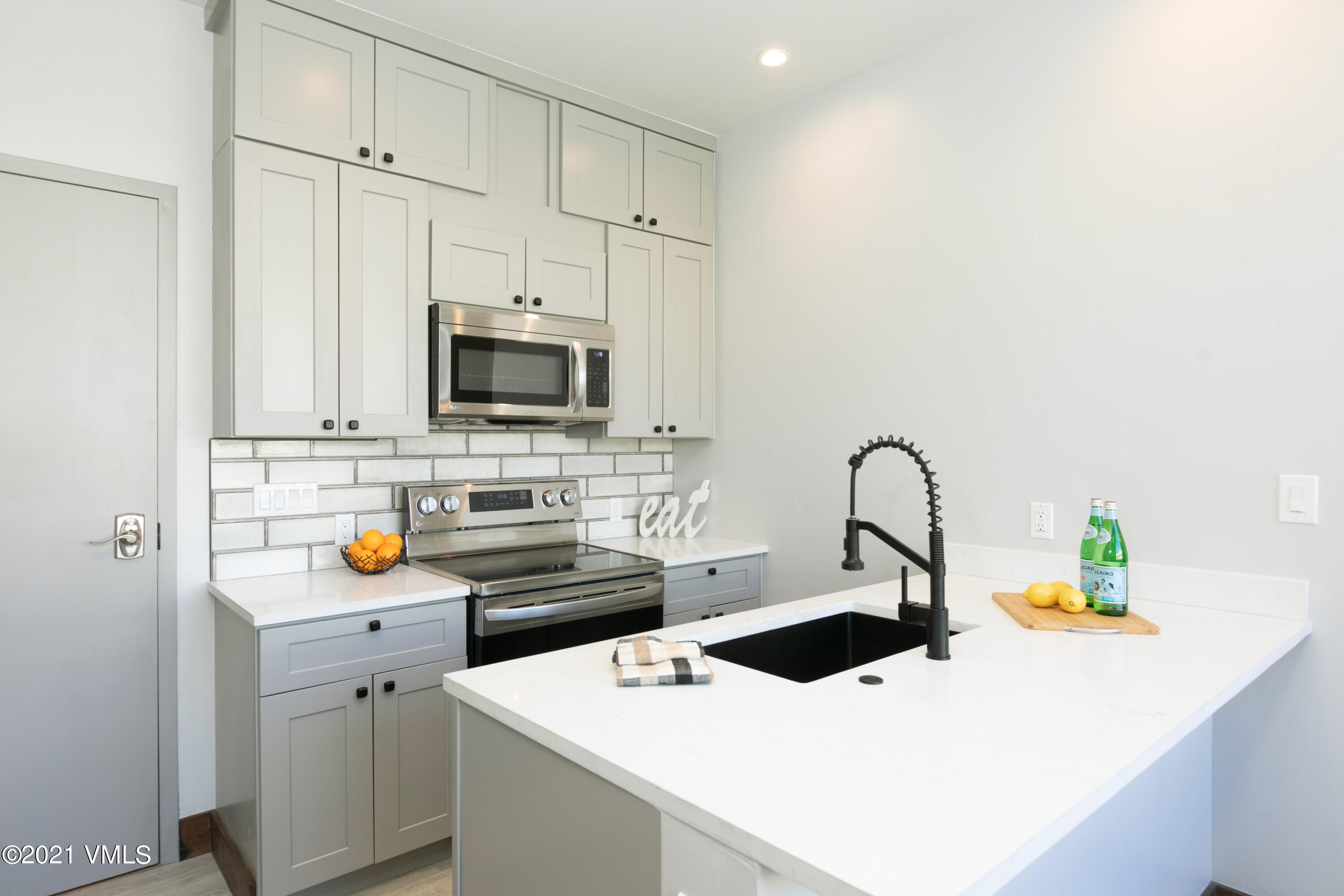 70 Benchmark Road, Unit 200 Avon, CO 81620 - Photo 5 of 17 0E7A0358