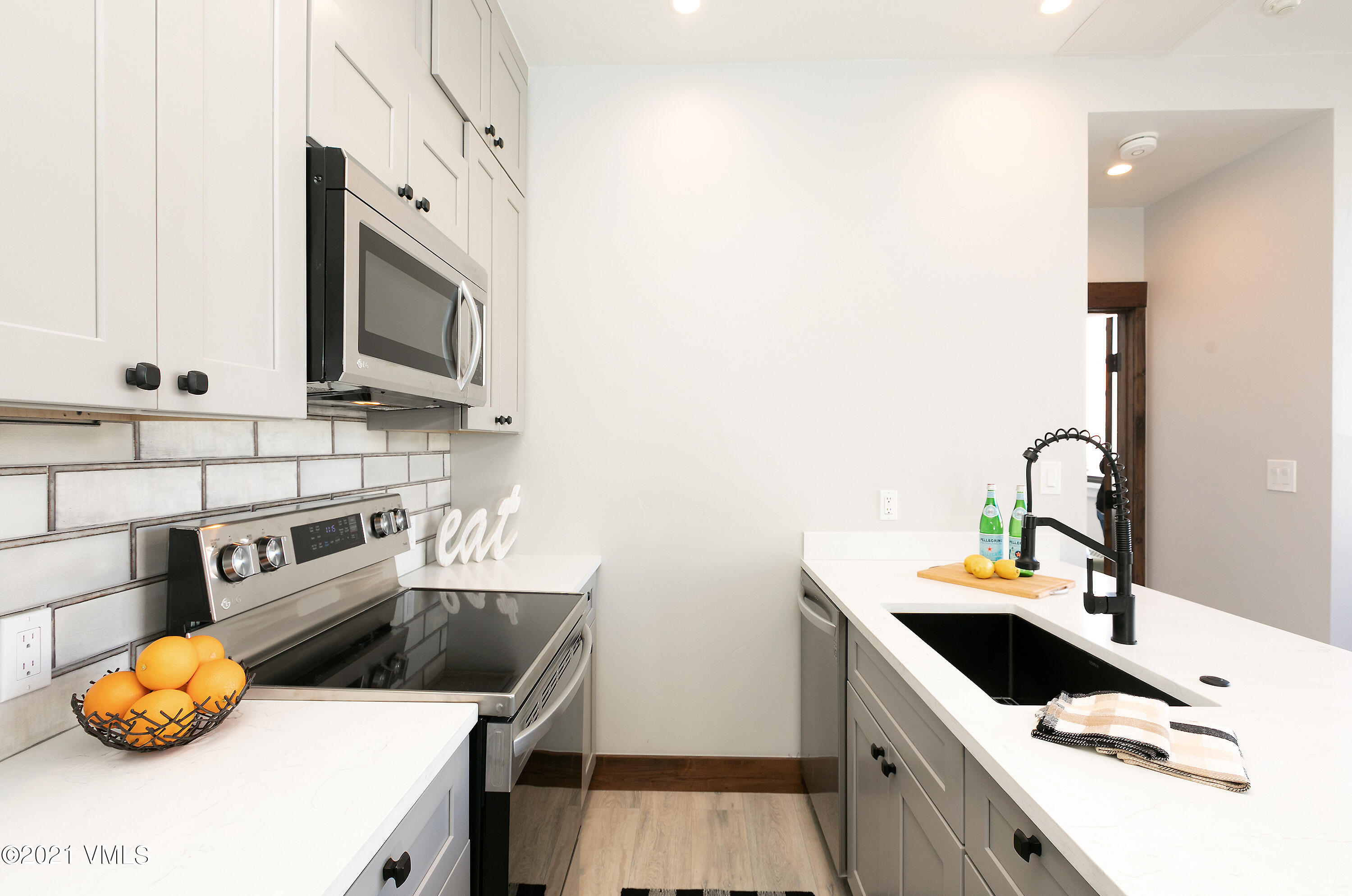 70 Benchmark Road, Unit 200 Avon, CO 81620 - Photo 6 of 17 0E7A0363