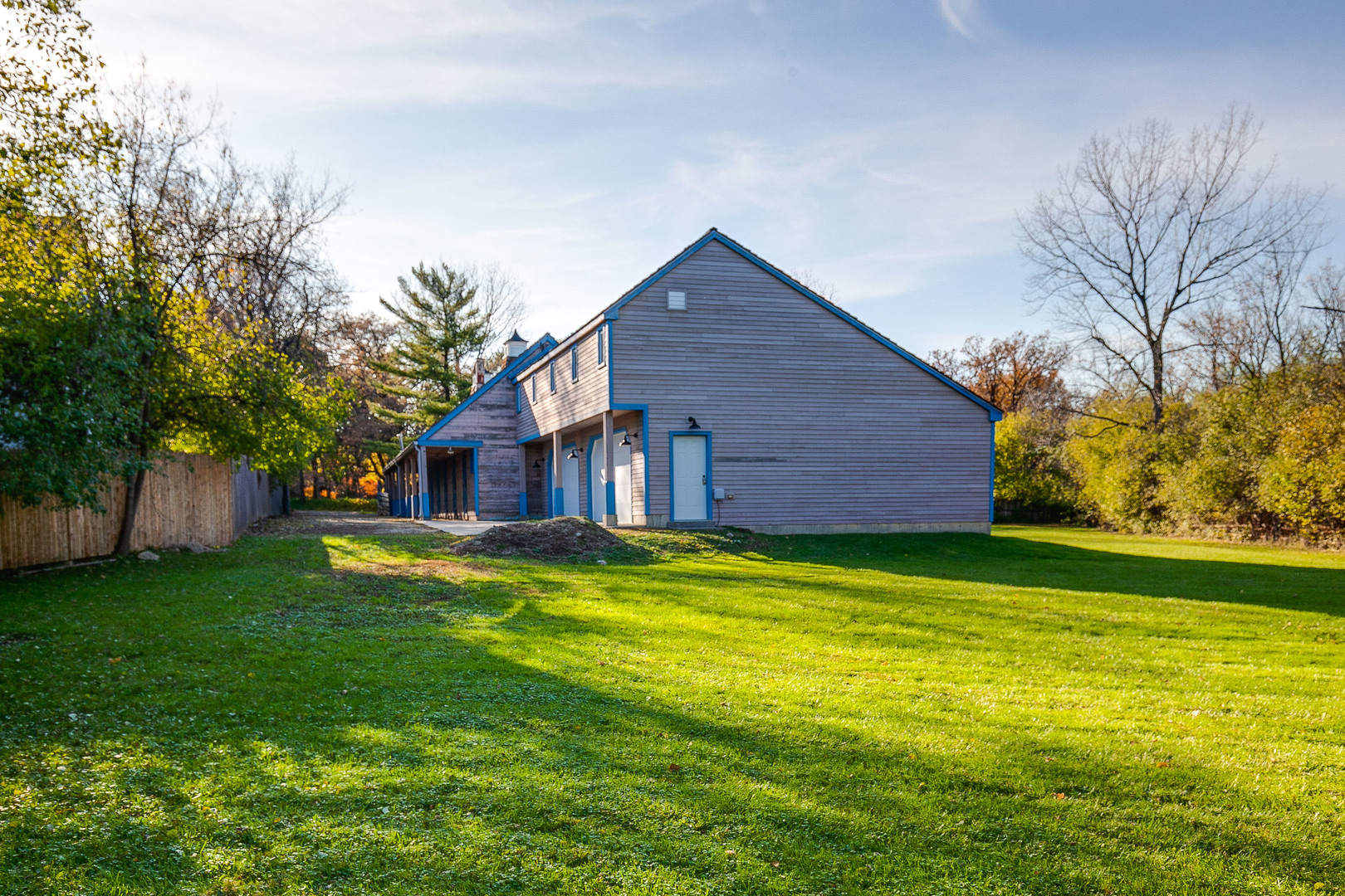 855 South Ridge Road Lake Forest, IL 60045 - Photo 12 of 22 a backyard of a house