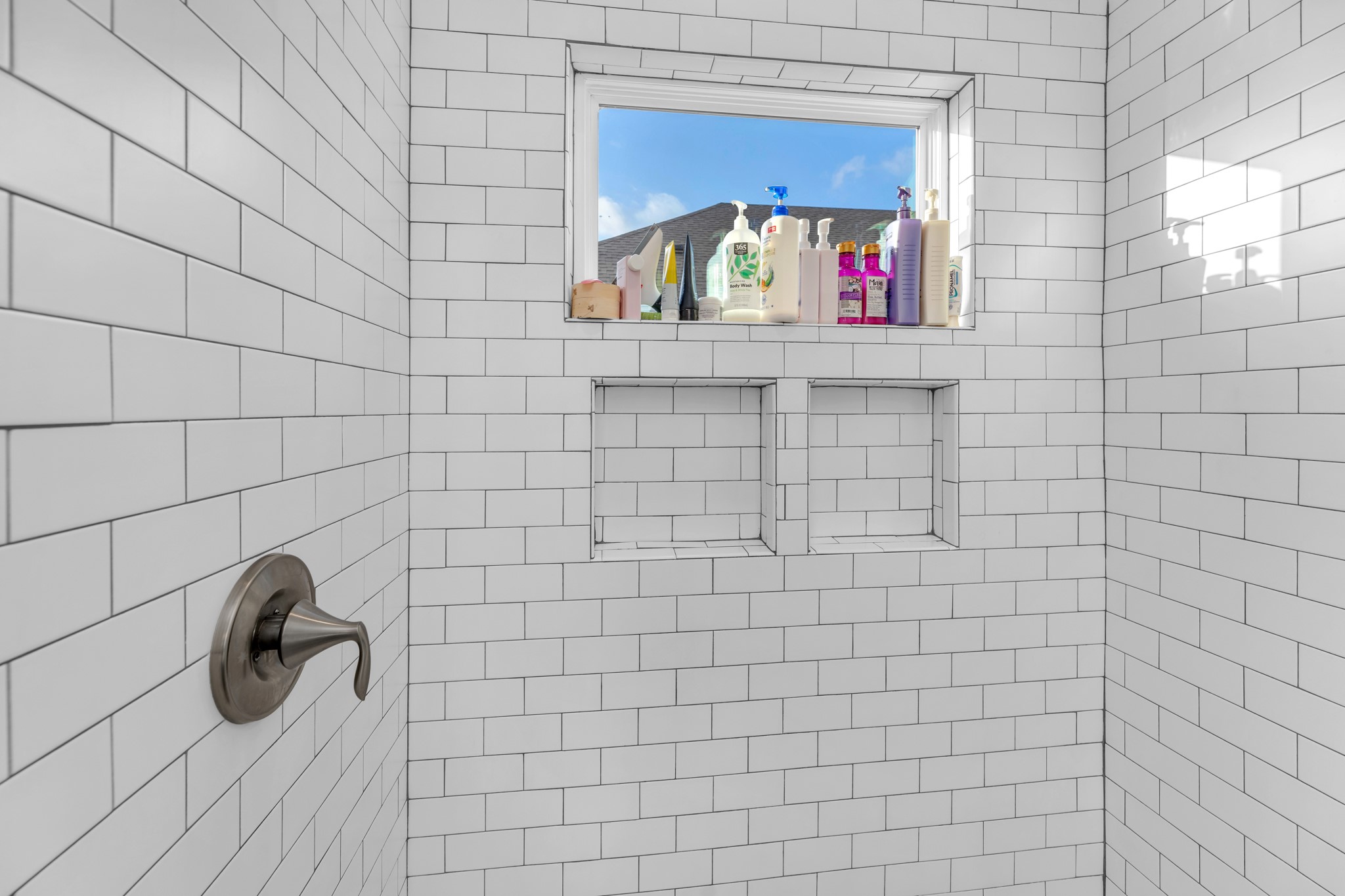 16512 Fetching Avenue Manor, TX 78653 - Photo 22 of 39 Bathroom with tiled shower