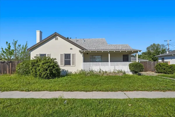 $285,000 | 407 North Chestnut Avenue, Fresno, CA 93702