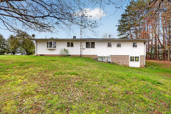 $224,900 | 4648 North Neff Road, Edmore, MI 48829