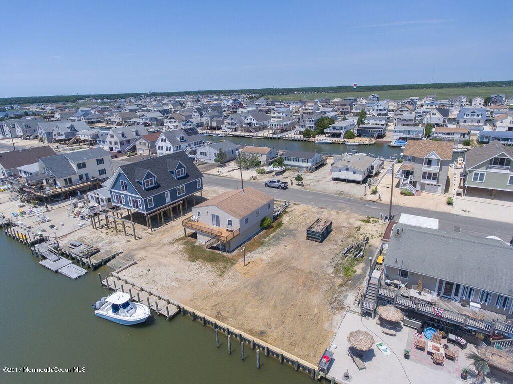 98 Curlew Road Tuckerton, NJ 08087 - Photo 4 of 14 a view of a terrace with furniture and stove