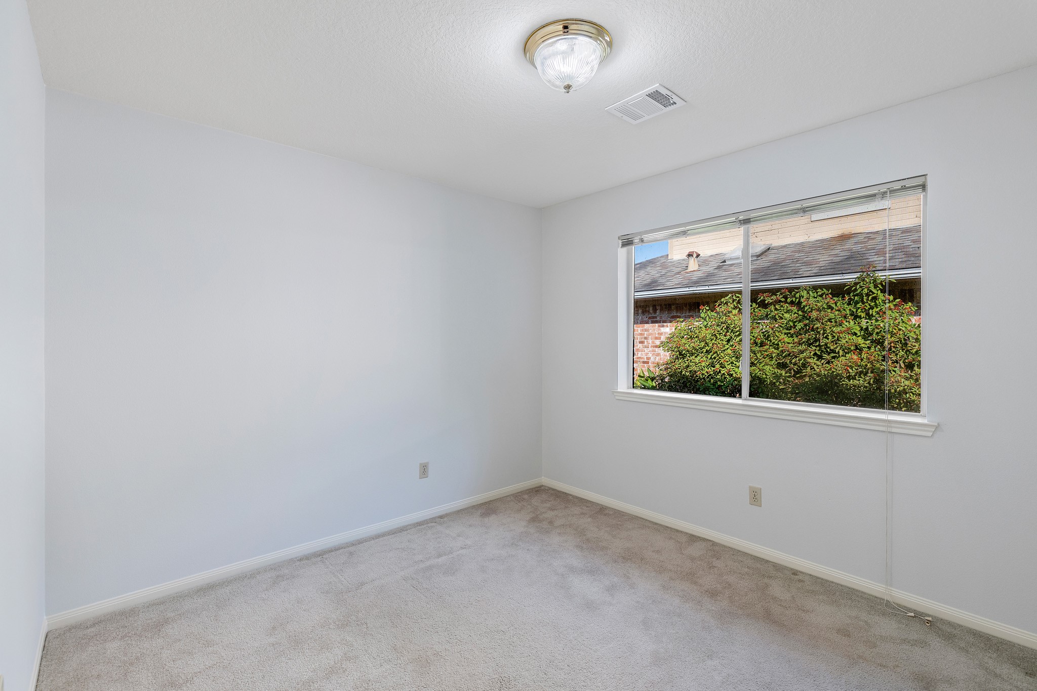 8018 Holiday Lane Houston, TX 77075 - Photo 25 of 42 an empty room with a window
