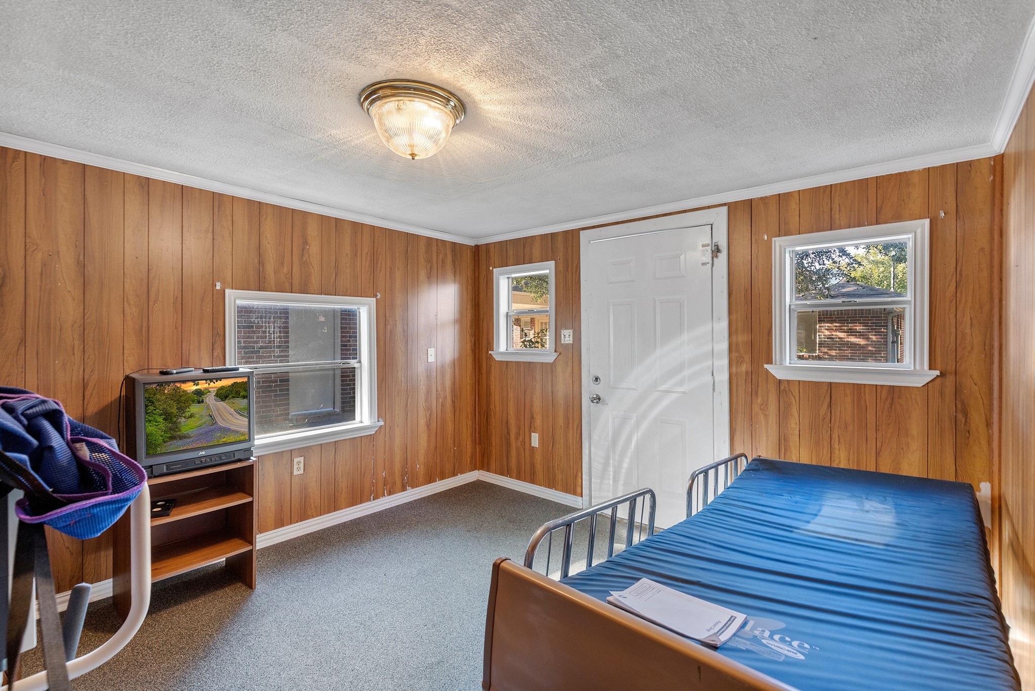 8018 Holiday Lane Houston, TX 77075 - Photo 38 of 42 a view of an empty room with furniture and window