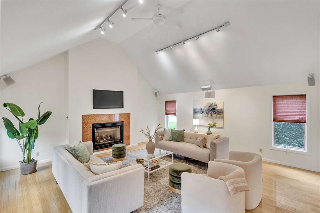 829 Chestnut Street Newton, MA 02468 - Photo 11 of 36