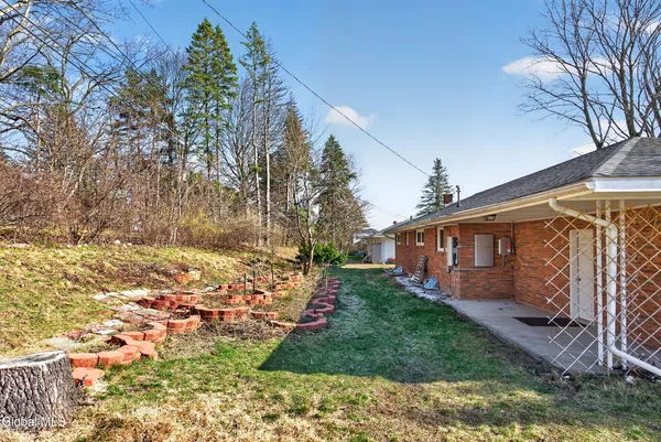 $385,000 | 161 Shaker Park Drive, Albany, NY 12204