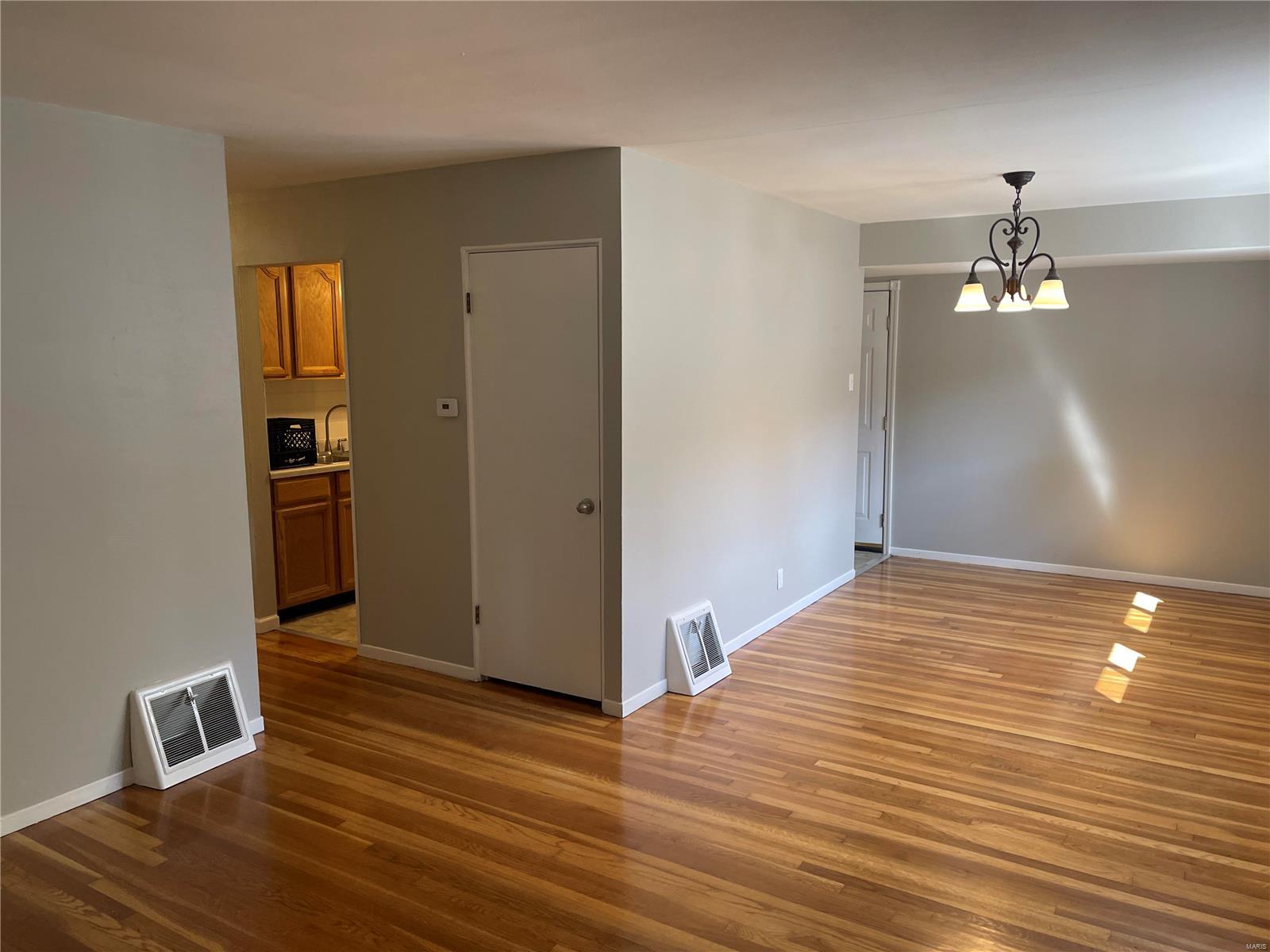 135 Grampian Road St. Louis, MO 63137 - Photo 3 of 12