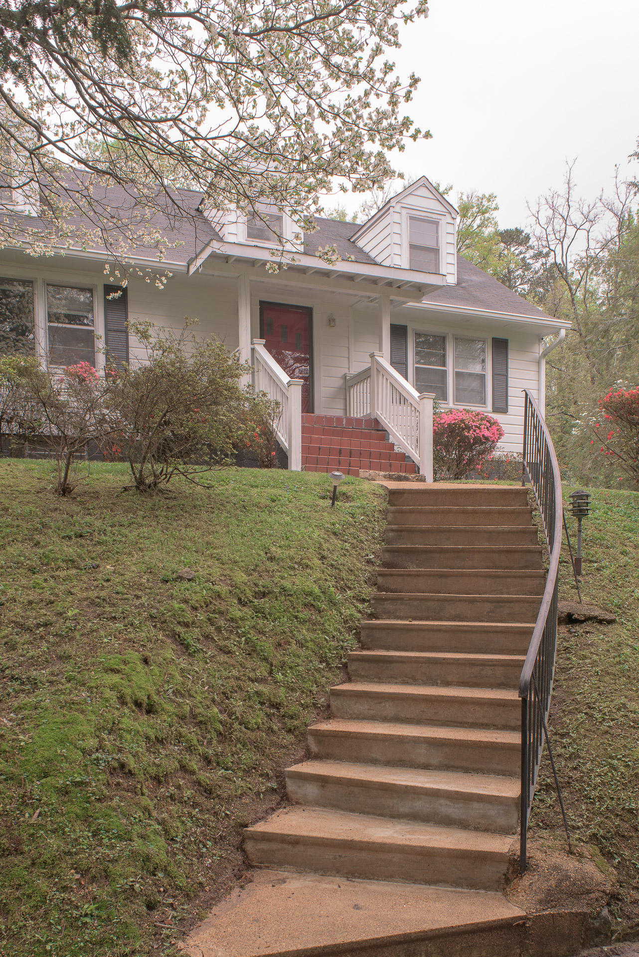 817 Donaldson Road Chattanooga, TN 37412 - Photo 5 of 38 Front Entrance