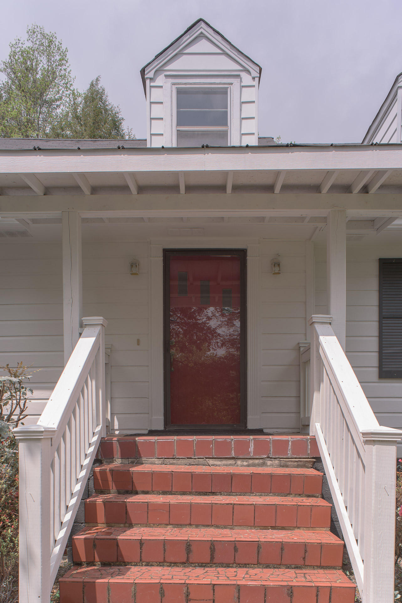 817 Donaldson Road Chattanooga, TN 37412 - Photo 6 of 38 Front Entrance