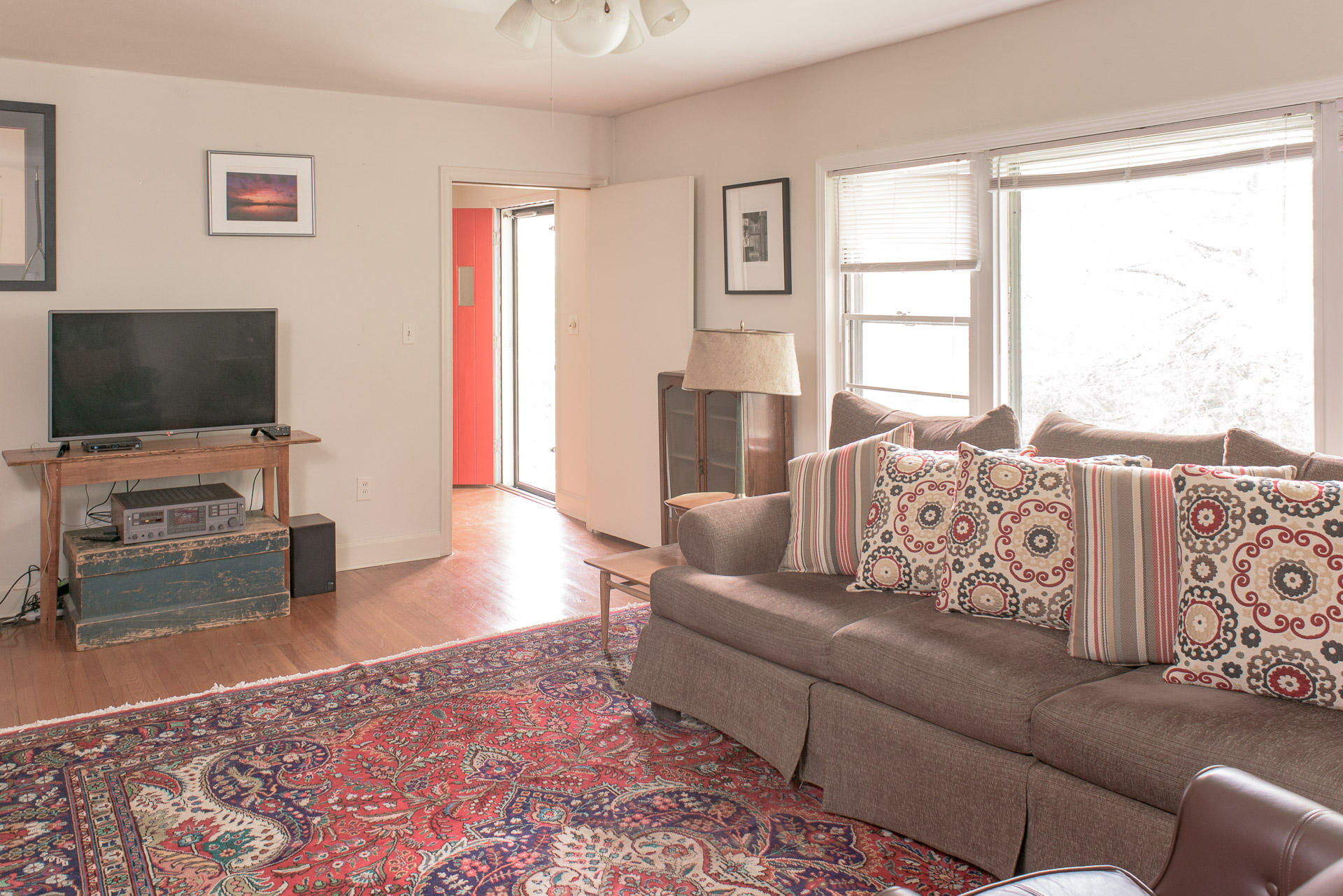 817 Donaldson Road Chattanooga, TN 37412 - Photo 8 of 38 Living Room