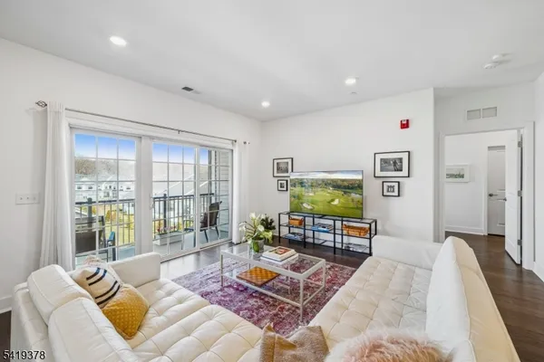$775,000 | 15 Whitney Avenue, Morris Plains, NJ 07950