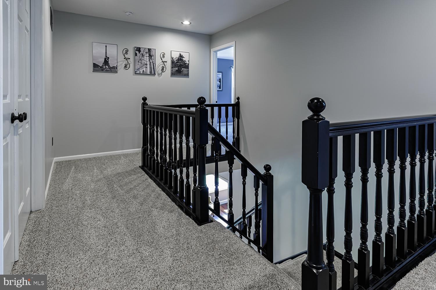 20 Meadowview Drive Shamong, NJ 08088 - Photo 16 of 40 Upper level hall with new wall to wall carpet