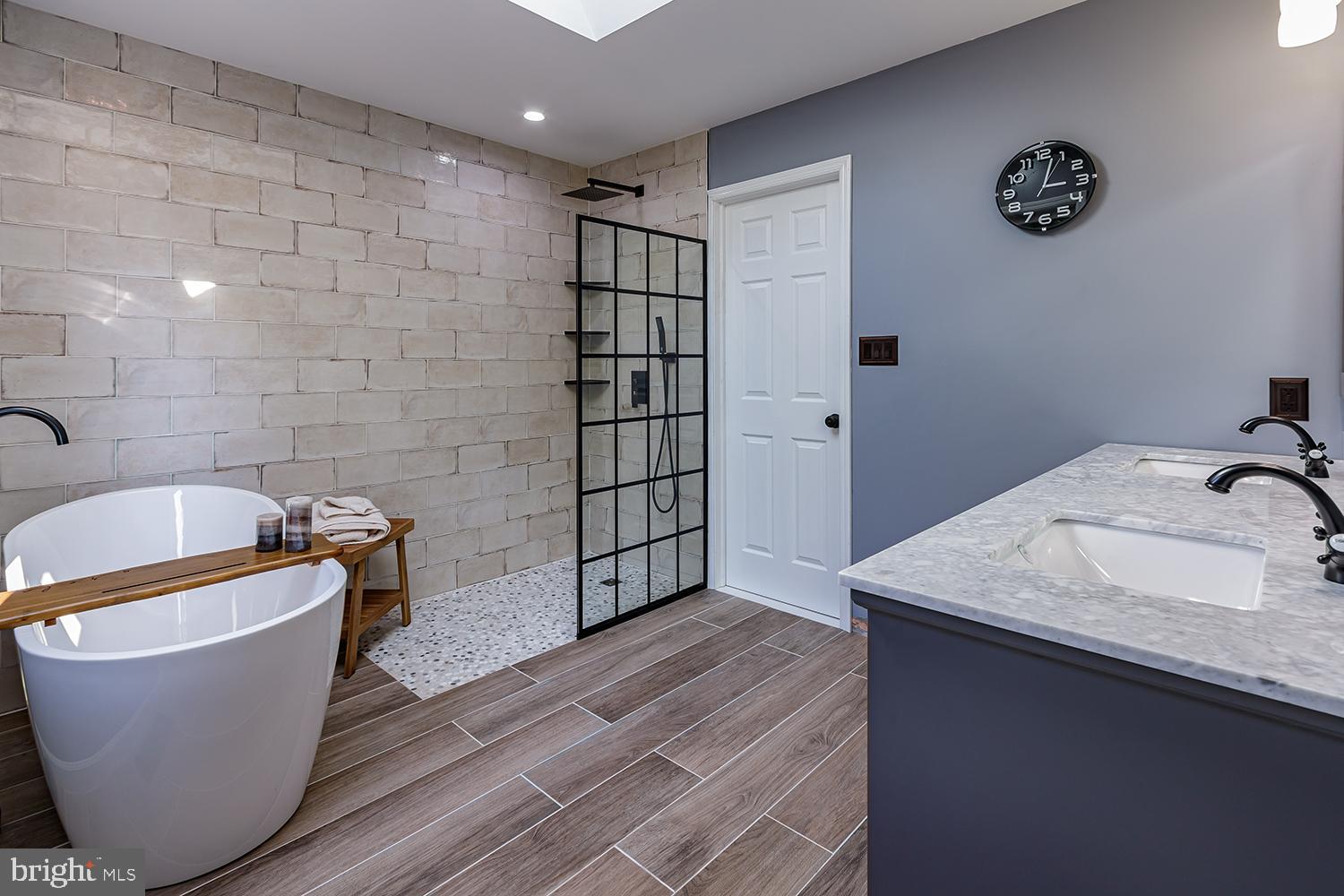 20 Meadowview Drive Shamong, NJ 08088 - Photo 19 of 40 New main bedrm full bath with soaking tub & shower