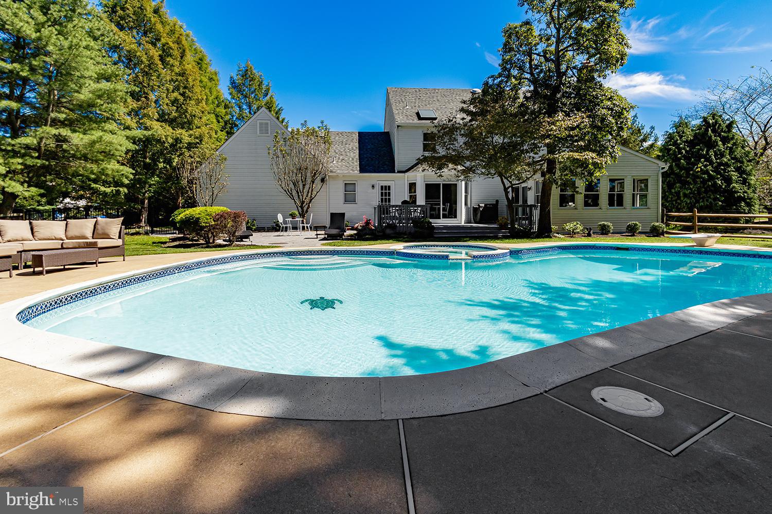 20 Meadowview Drive Shamong, NJ 08088 - Photo 25 of 40 Inground pool with hot tub