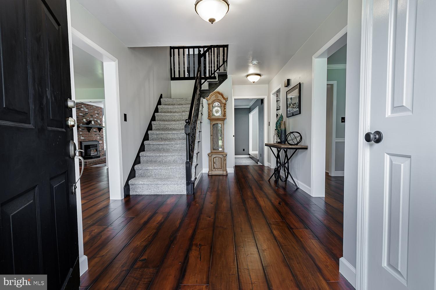 20 Meadowview Drive Shamong, NJ 08088 - Photo 4 of 40 Foyer with new hardwood flooring