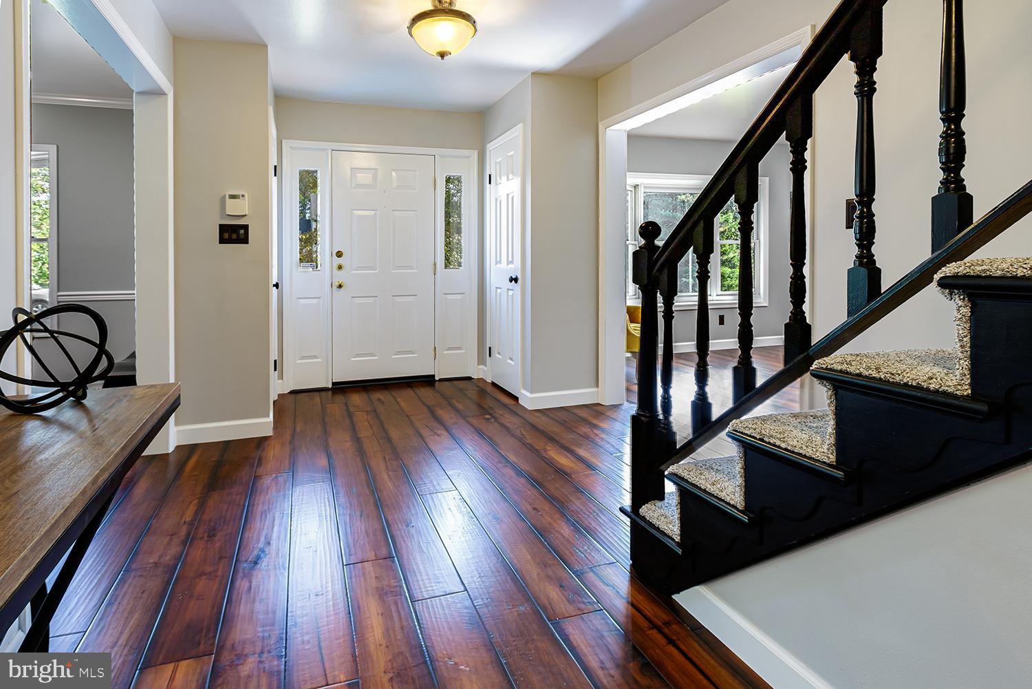 20 Meadowview Drive Shamong, NJ 08088 - Photo 5 of 40 Foyer with double coat closets