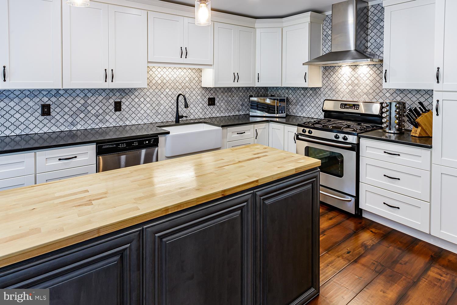 20 Meadowview Drive Shamong, NJ 08088 - Photo 8 of 40 New kitchen with quartz countertops