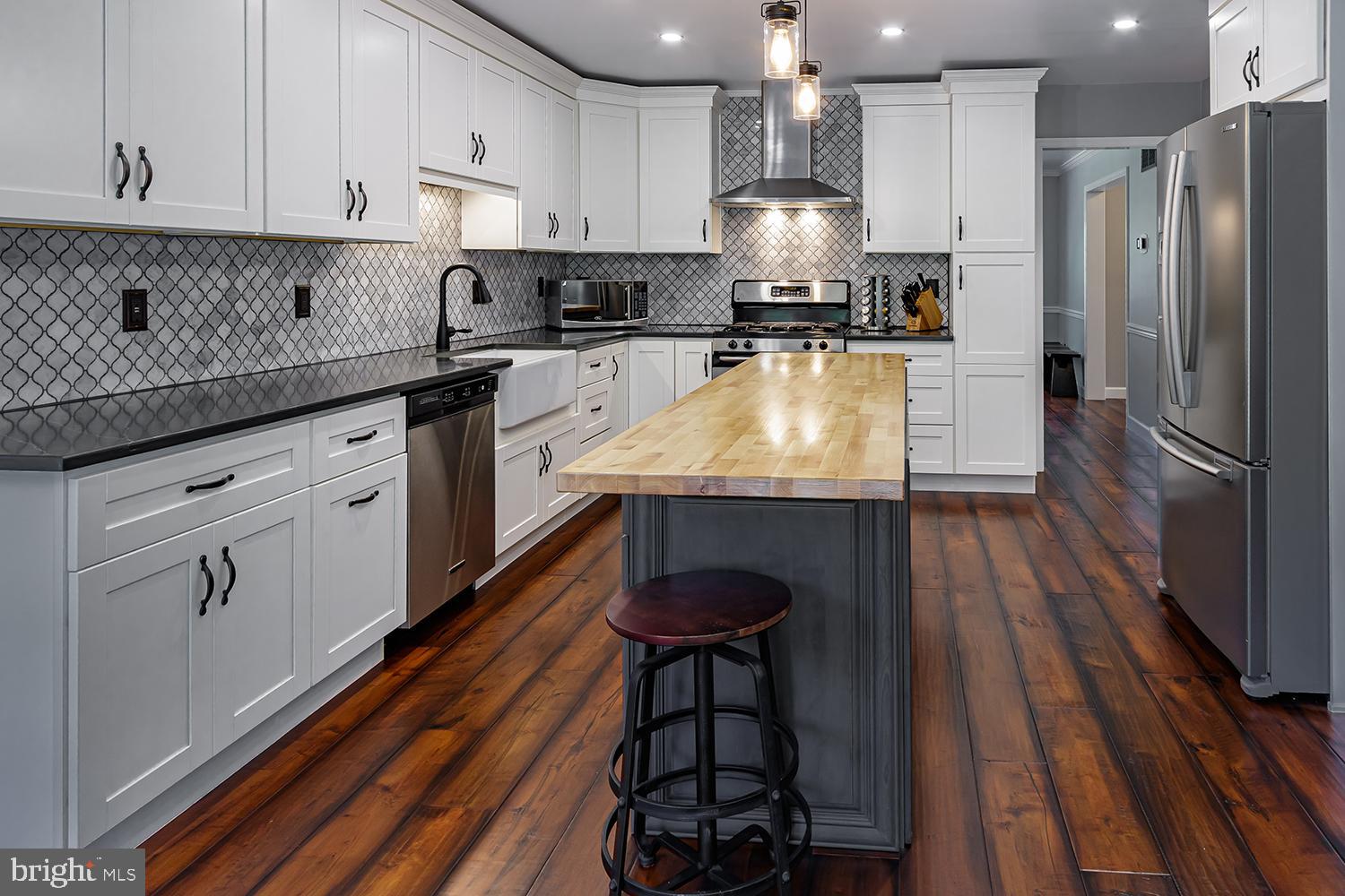 20 Meadowview Drive Shamong, NJ 08088 - Photo 10 of 40 All stainless steel appliances, marble backsplash