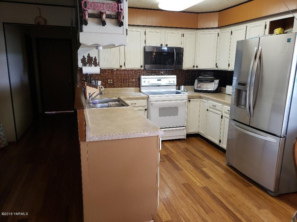 6235 Lateral A Road Wapato, WA 98951 - Photo 21 of 30 a kitchen with stainless steel appliances a refrigerator stove microwave and sink