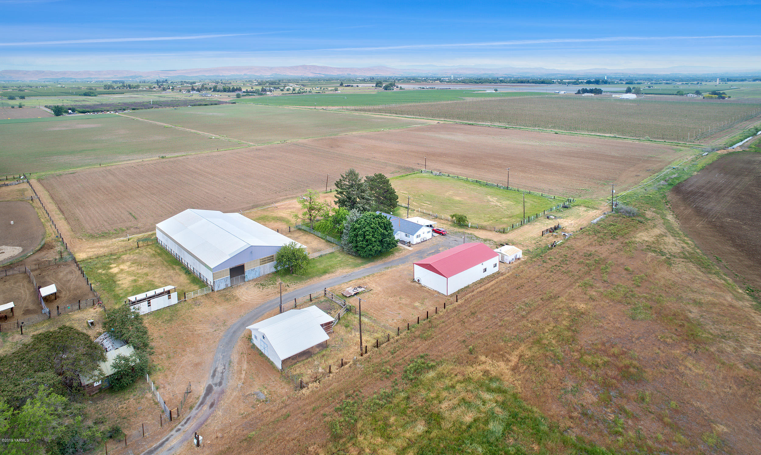 6235 Lateral A Road Wapato, WA 98951 - Photo 6 of 30 a view of an ocean and beach