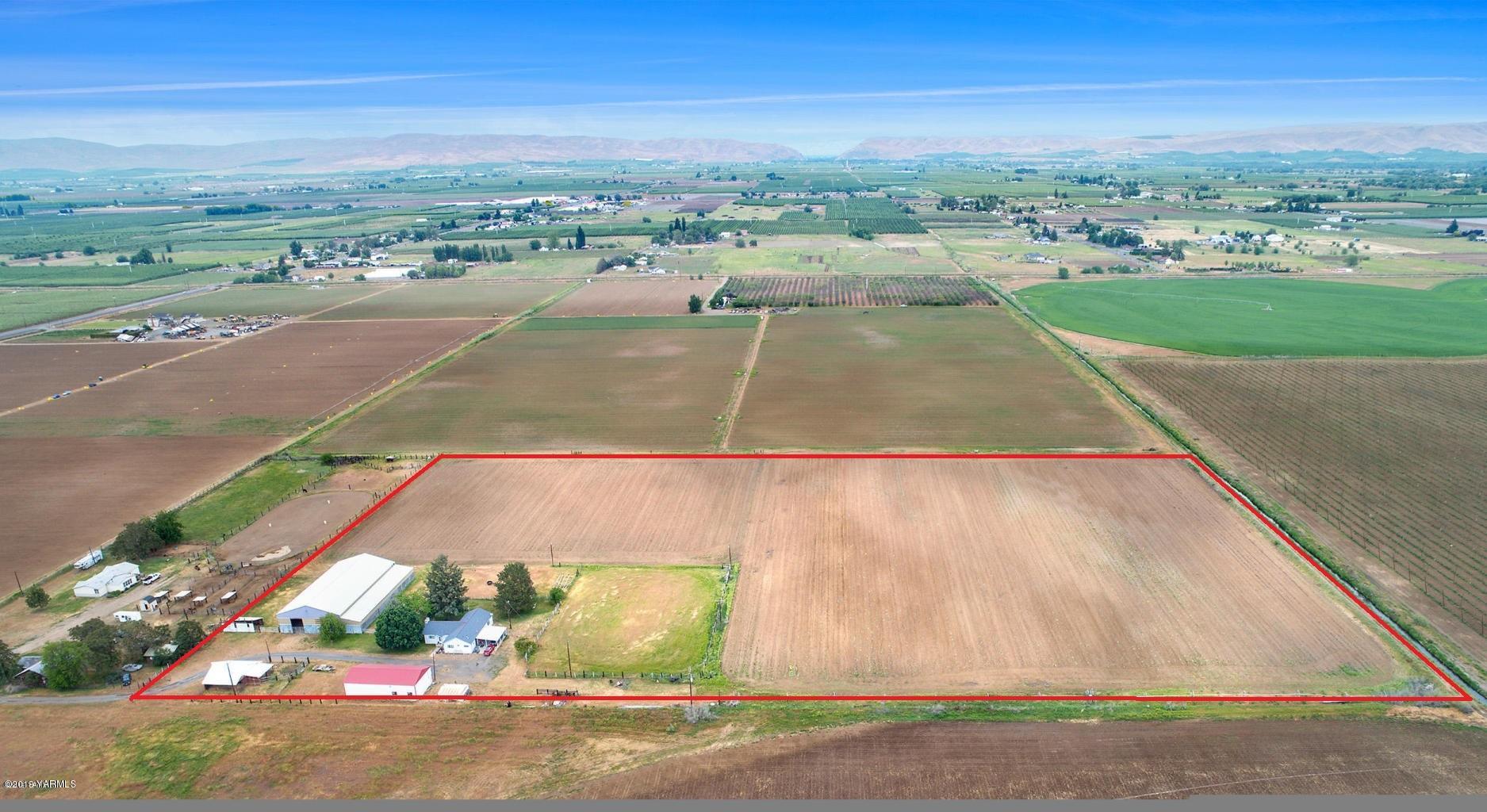 6235 Lateral A Road Wapato, WA 98951 - Photo 8 of 30 an aerial view of a houses with a yard