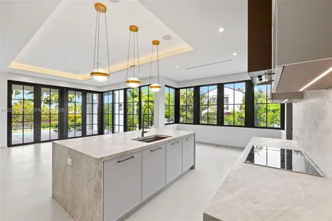 $6,995,000 | 5262 La Gorce Drive, Miami Beach, FL 33140