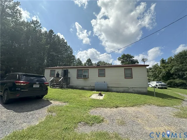 a view of a house with a backyard