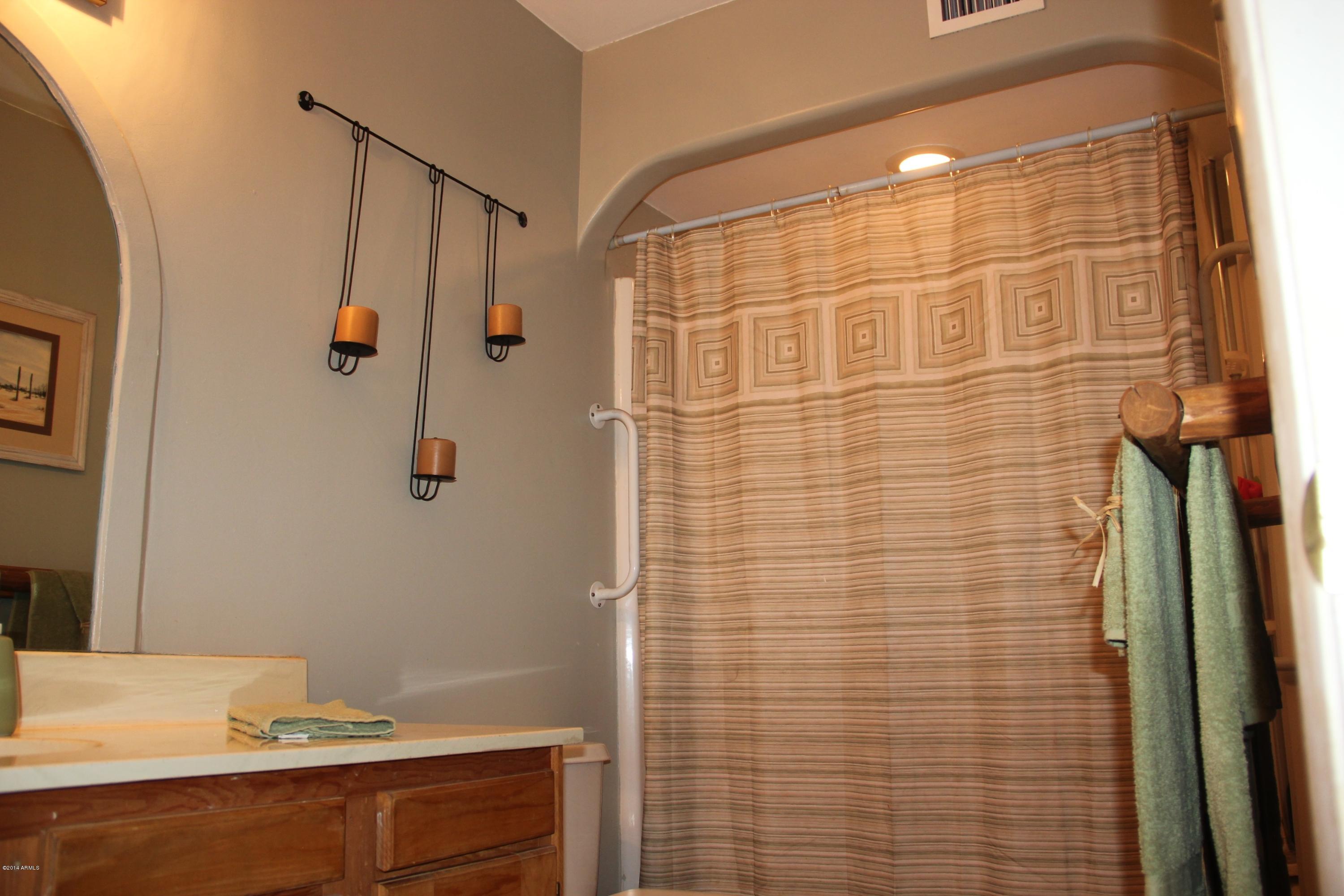 3915 West Calavar Road Phoenix, AZ 85053 - Photo 11 of 29 11-Guest Bath-2