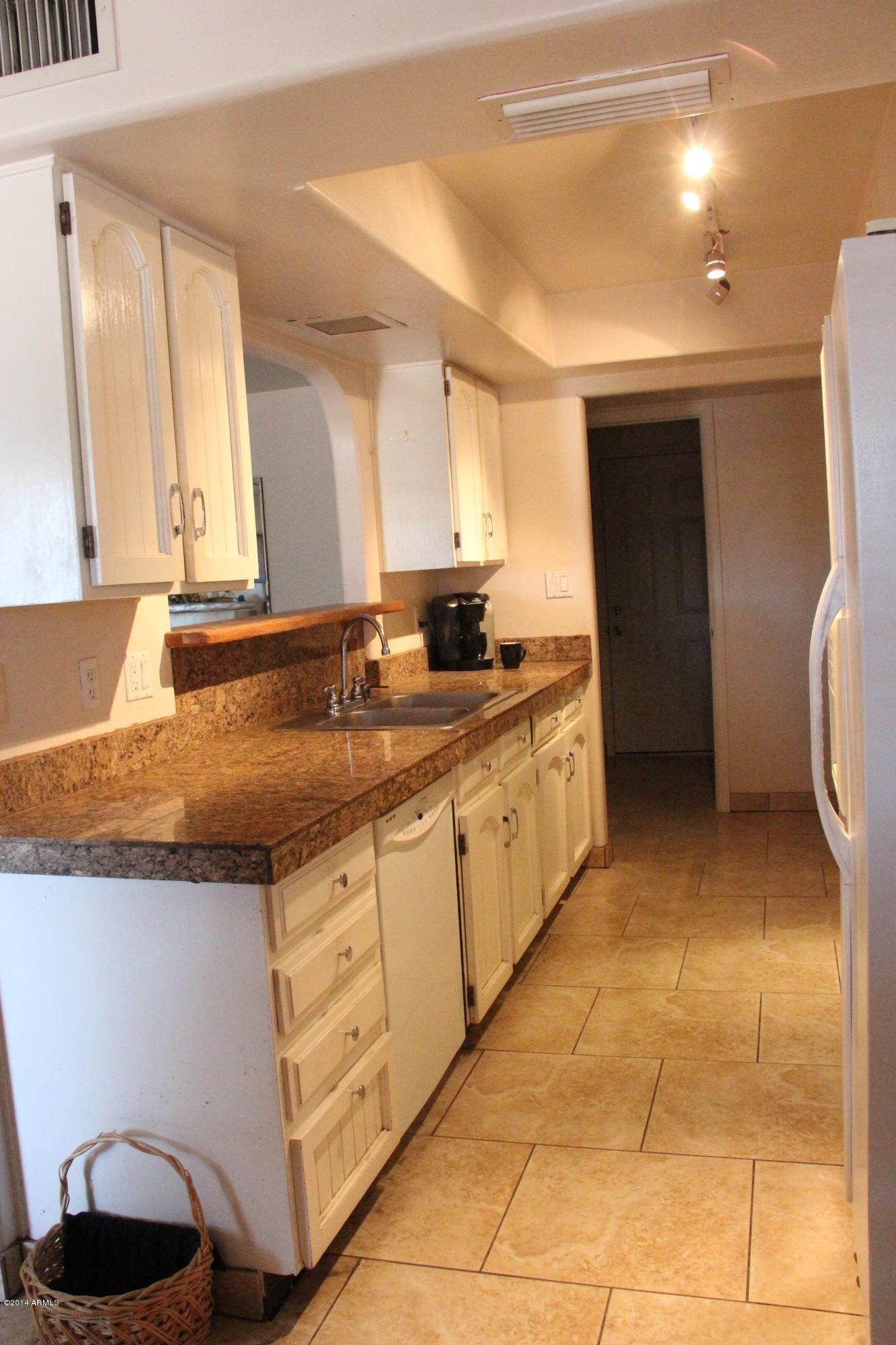 3915 West Calavar Road Phoenix, AZ 85053 - Photo 18 of 29 18-Kitchen-3