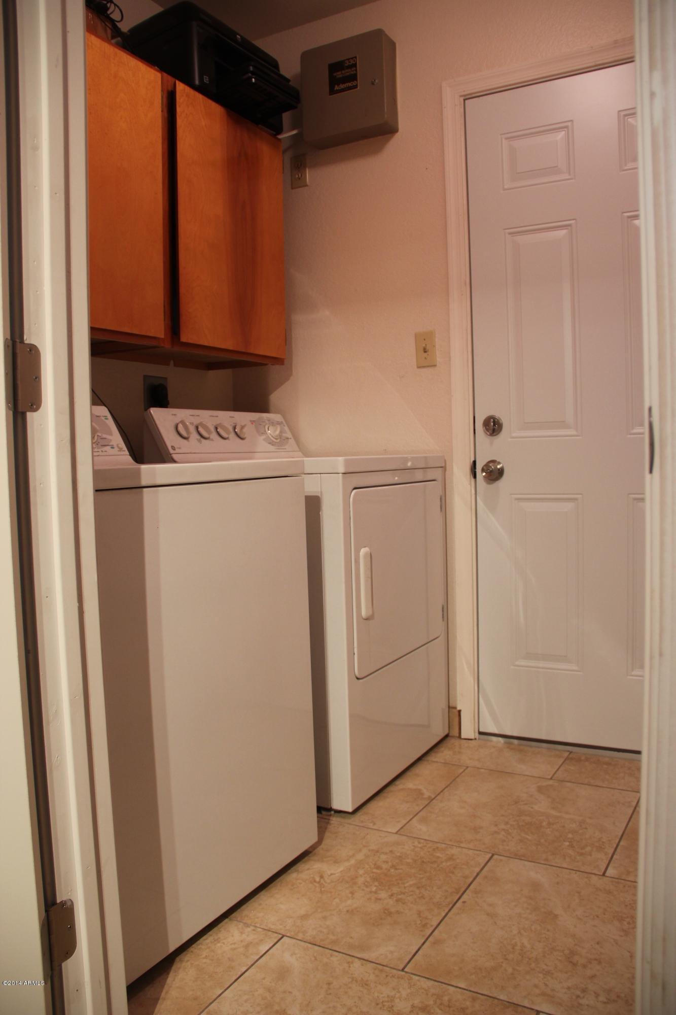 3915 West Calavar Road Phoenix, AZ 85053 - Photo 20 of 29 20-Laundry Room