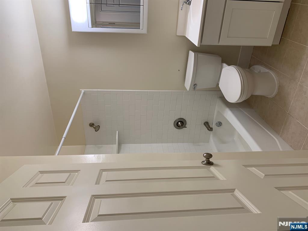 60 D Hawthorne Avenue, Unit D) Park Ridge, NJ 07656 - Photo 15 of 19