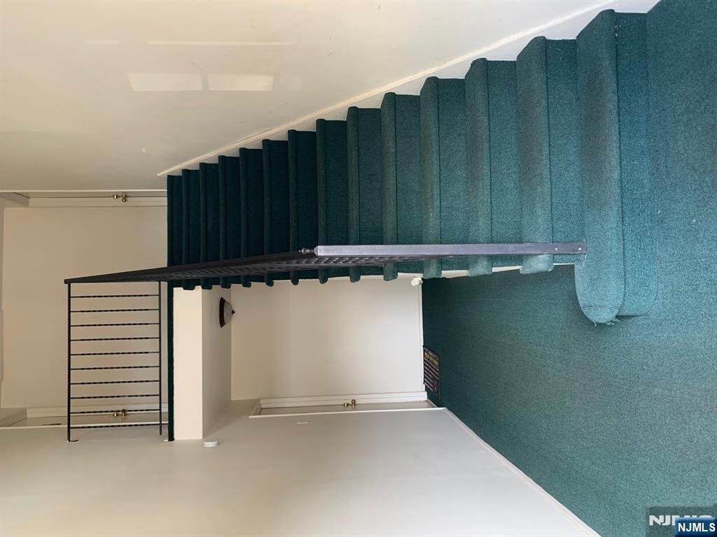 60 D Hawthorne Avenue, Unit D) Park Ridge, NJ 07656 - Photo 5 of 19