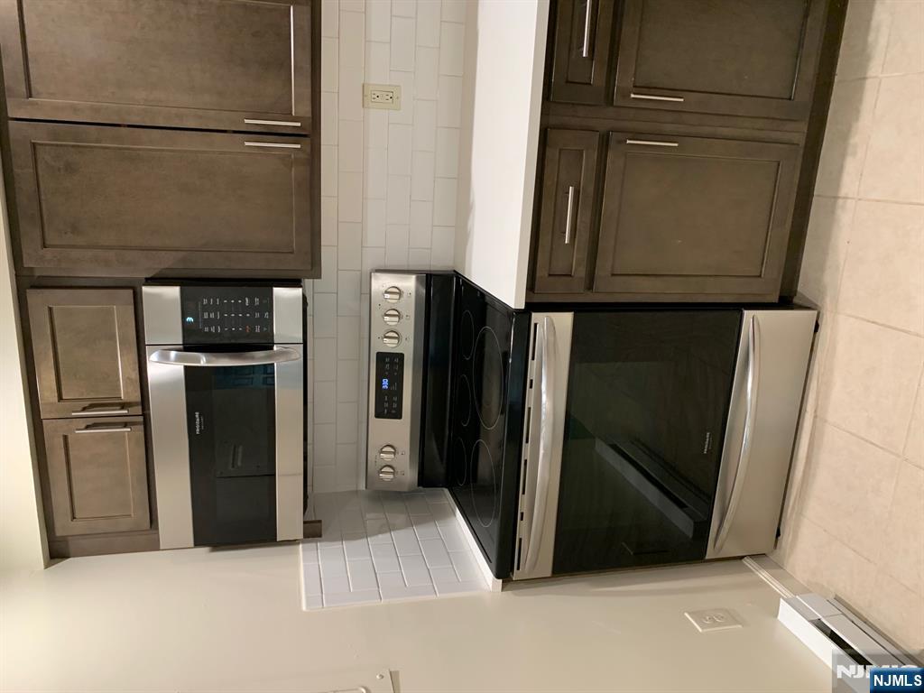 60 D Hawthorne Avenue, Unit D) Park Ridge, NJ 07656 - Photo 8 of 19