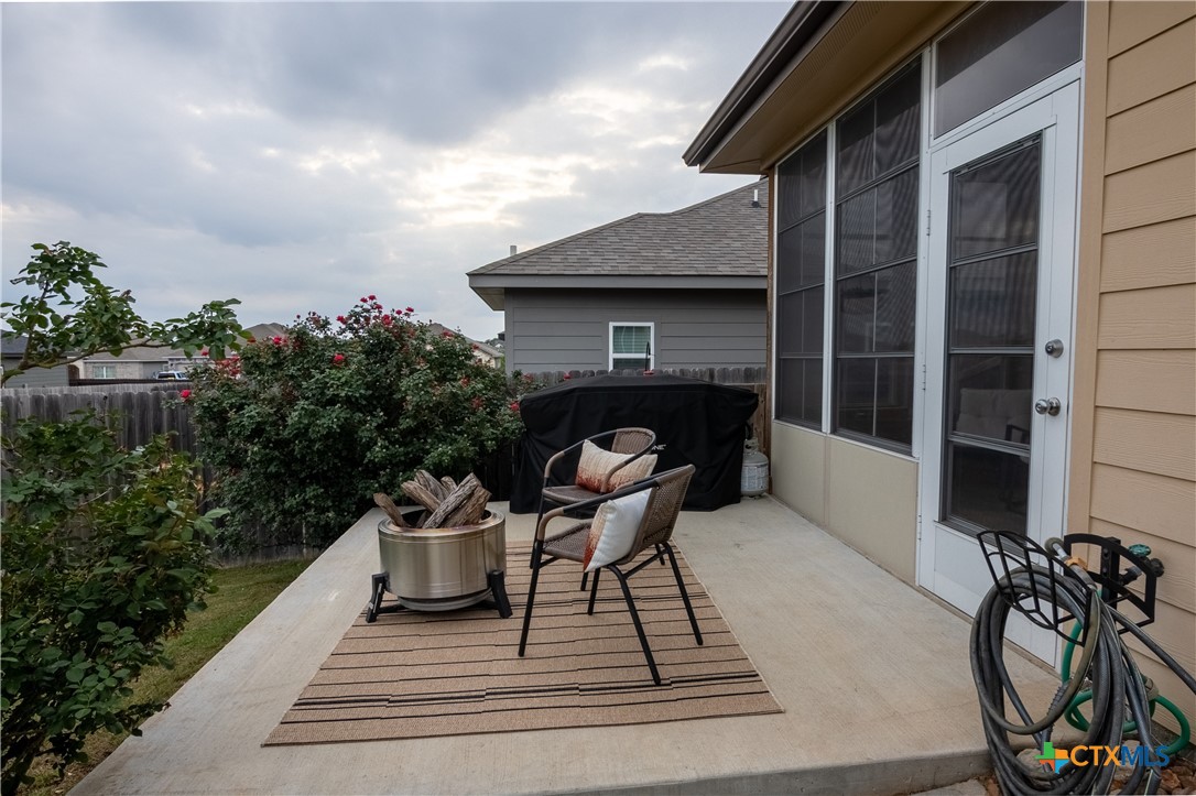 7909 McCulloch Road Temple, TX 76502 - Photo 39 of 46 a view of a patio with table and chairs and potted plants