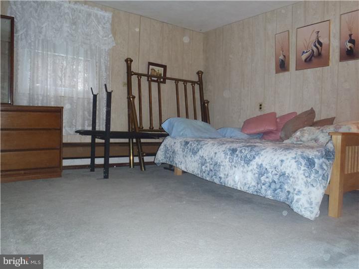927 Rosa Avenue Croydon, PA 19021 - Photo 8 of 10 Bedroom 3